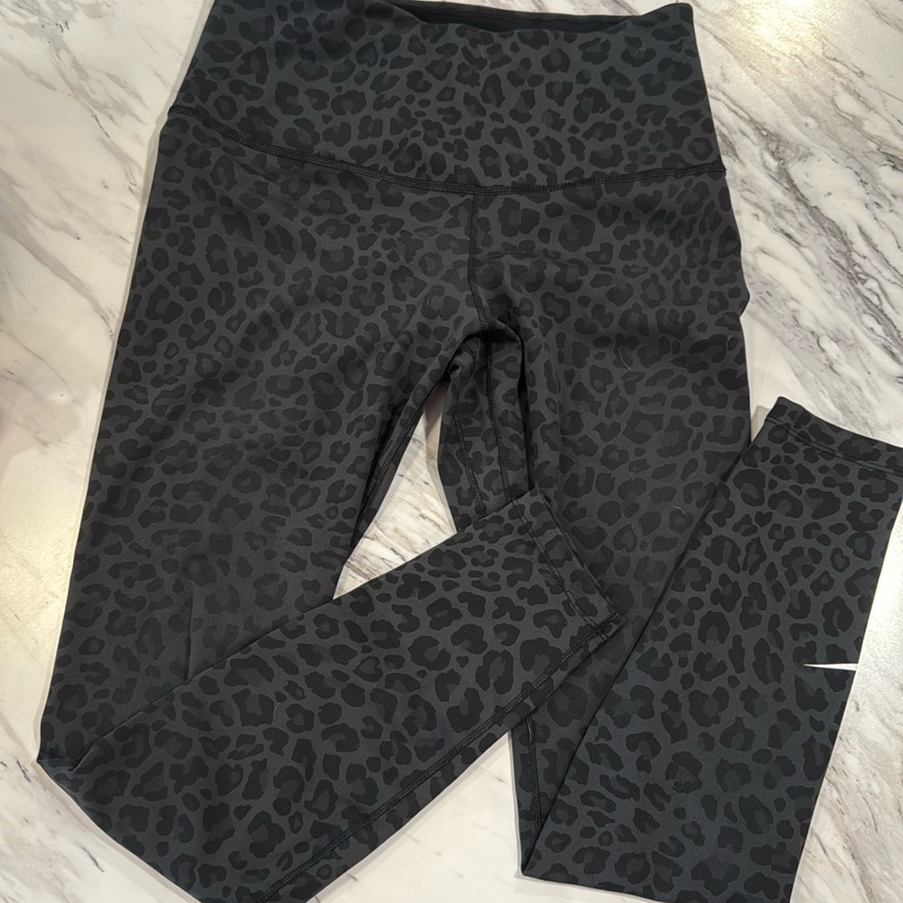 Nike One
Women's High-Waisted Printed Leggings  Leopard Print size small